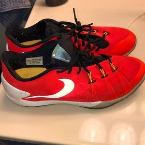 nike hyperchase size 13